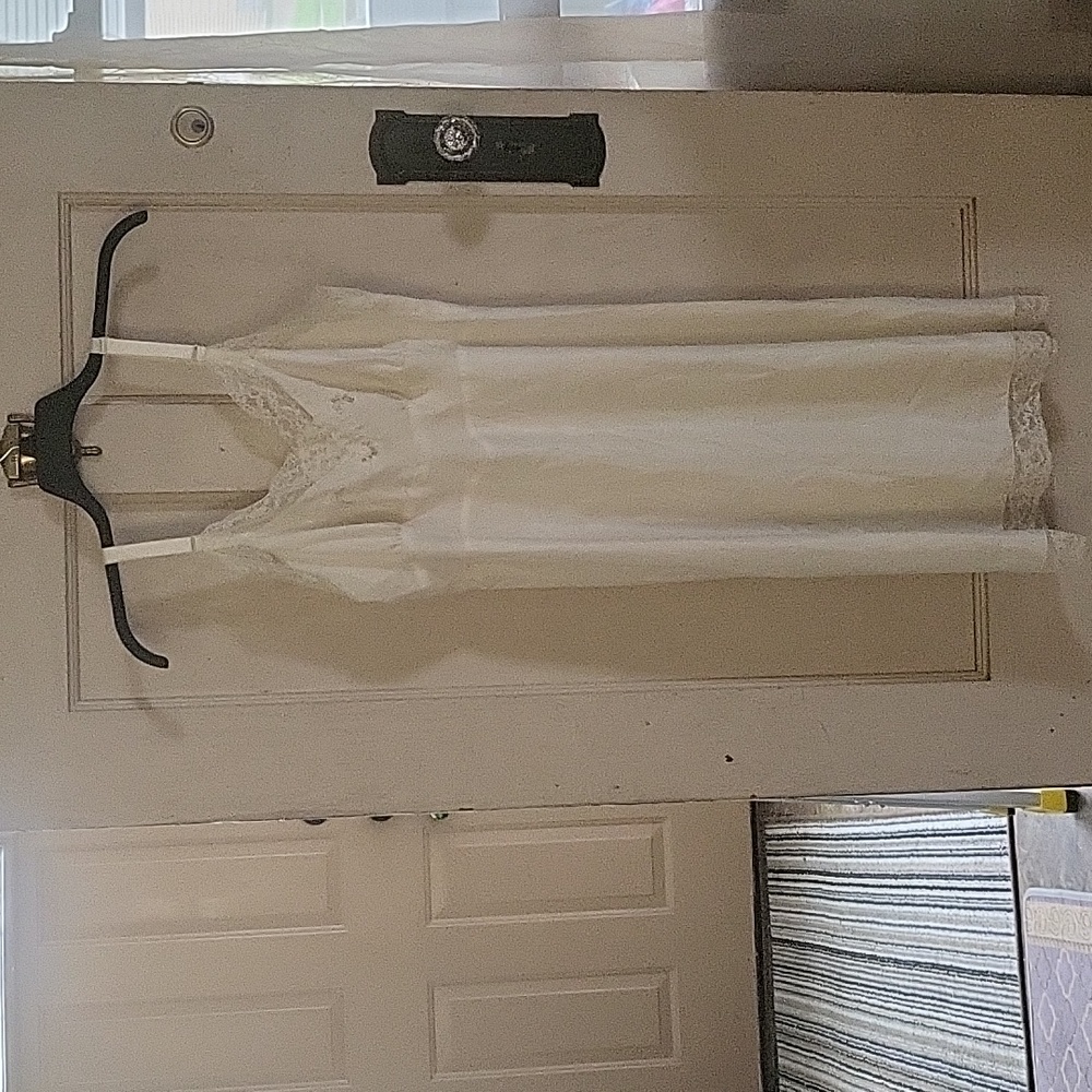 VINTAGE BARBIZON CUT LACE SATIN SLIP MISS 18